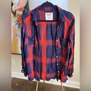 LIKE NEW - boyfriend fit, thin and soft flannel. Perfect transitional piece
